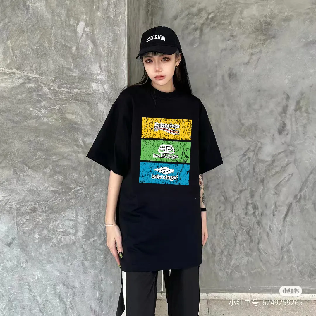 P80✨🔥 BALENCIAGA Paris lettering printed short-sleeved T-shirt. Custom-woven and dyed 300 grams of combed cotton heavyweight fabric. Zero color difference in threads. Perfect details. Different from the current currency version. Welcome to compare. Same Style for men and women. Must-sell in the picture above. Color: White Black Size: 1 2 3 4